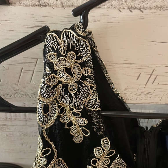 Francesca’s Black and Gold Embroidered Top - Picture 2 of 6